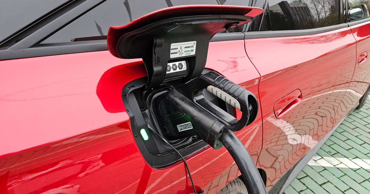 Ładowanie samochodu elektrycznego