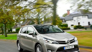 Jak jeździ Toyota Verso z dieslem od BMW?