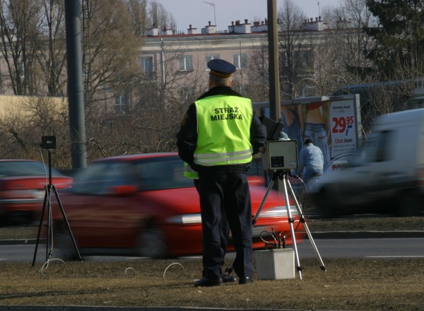 Straże miejskie bez radarów - kierowcy bez mandatów?