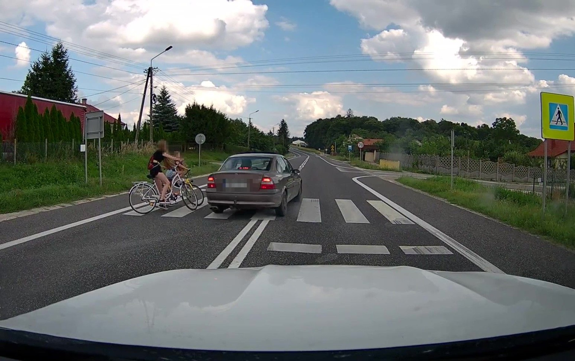 Dziś takie widoki na drogach to już rzadkość, która potępiana jest przez społeczeństwo