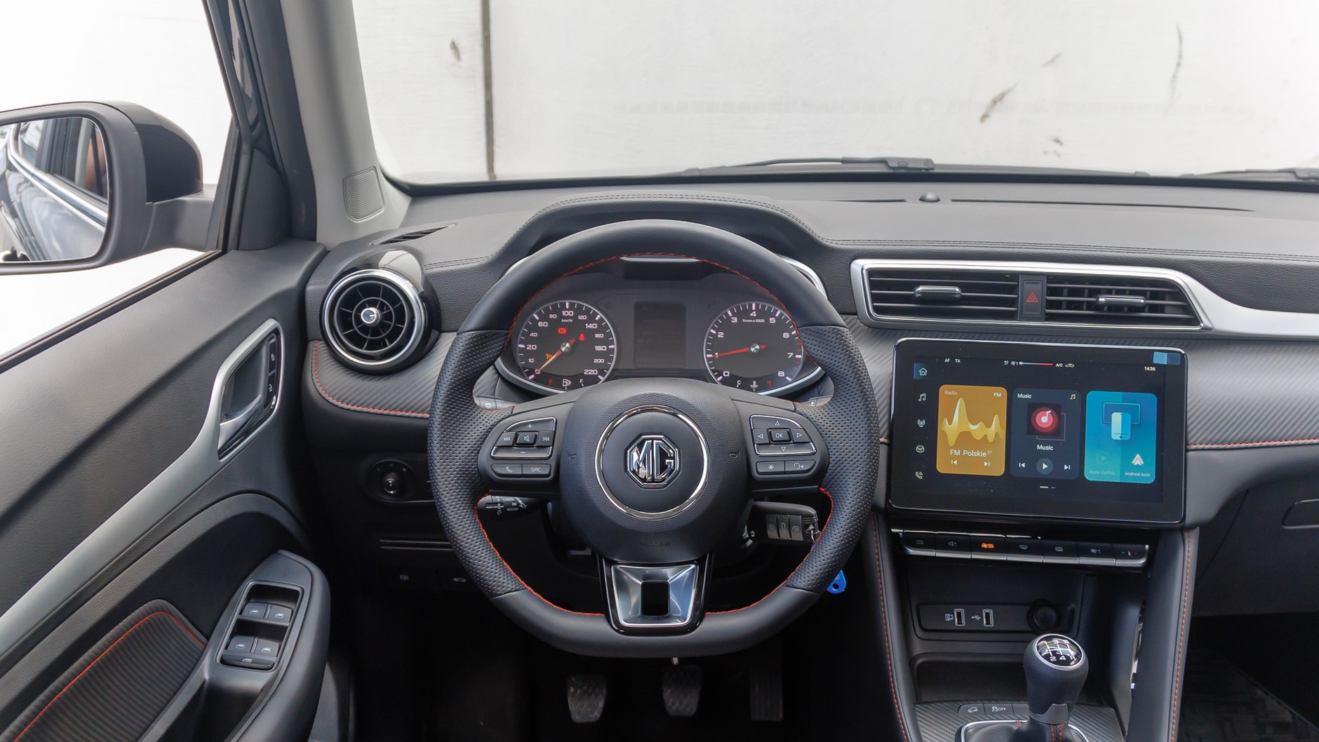 Dacia Duster kontra MG ZS. Porównanie dwóch budżetowych samochodów