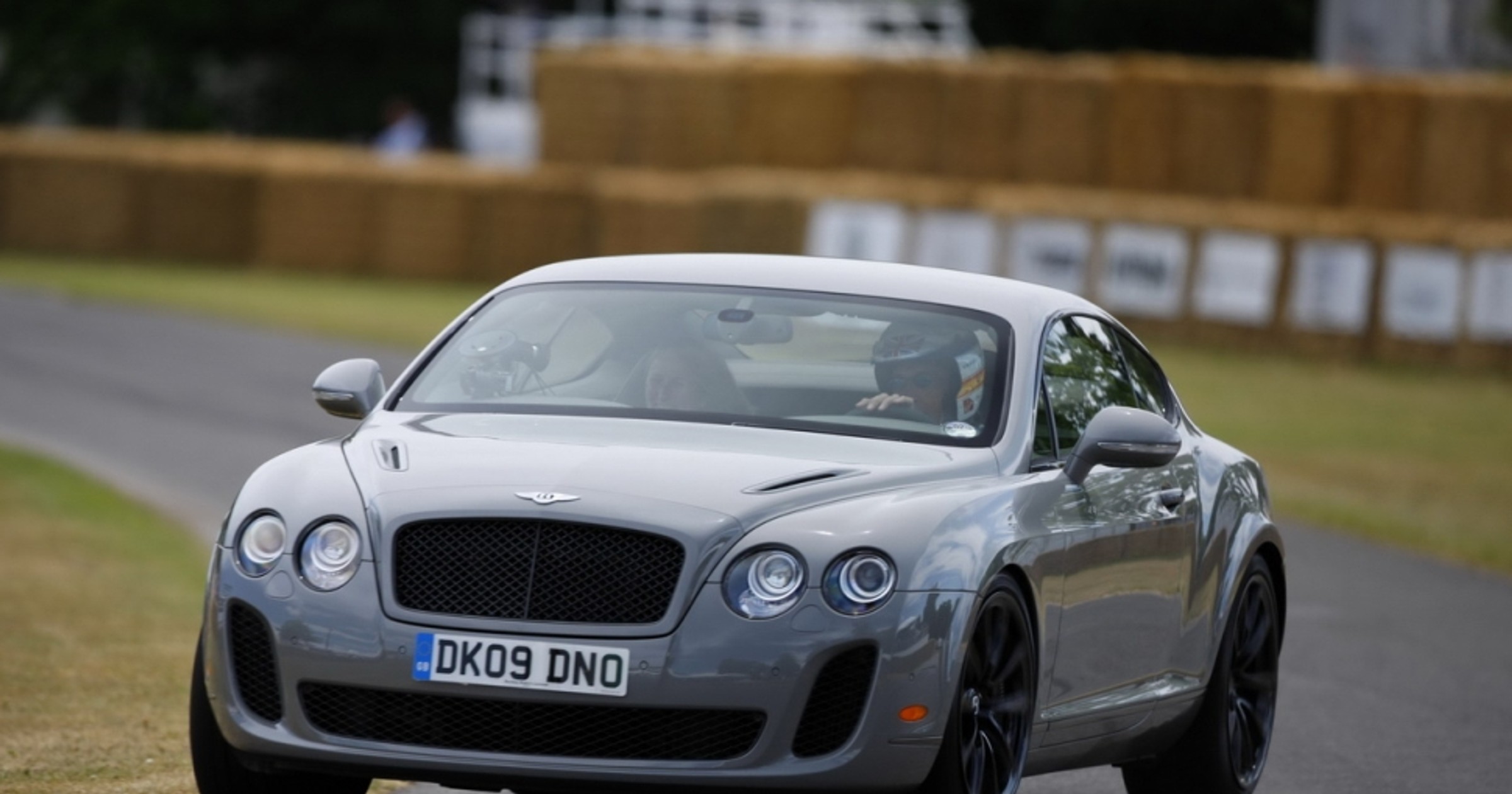 Bentley Continental Supersports - Najmnocniejszy Bentley w historii na torze (wideo)