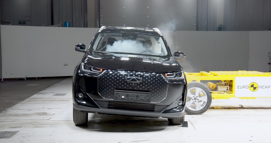 Zderzenie boczne z udziałem chińskiego SUV-a