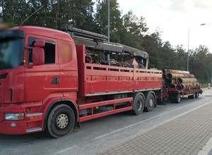 Inspektorzy ITD mieli słuszne podejrzenia. Zestaw ważył ponad 50 t