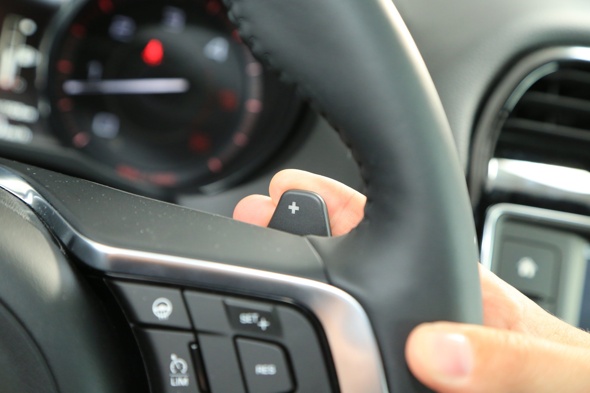 Jaguar XE 2.0 D R-Sport