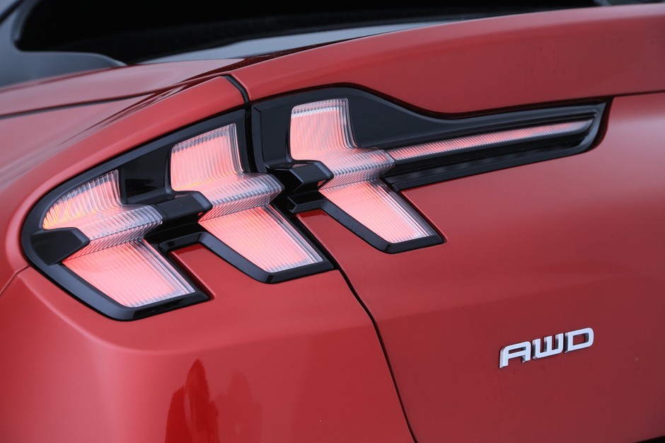 Nowy Ford Mustang Mach-E. Przejedzie na prądzie nawet 610 km!