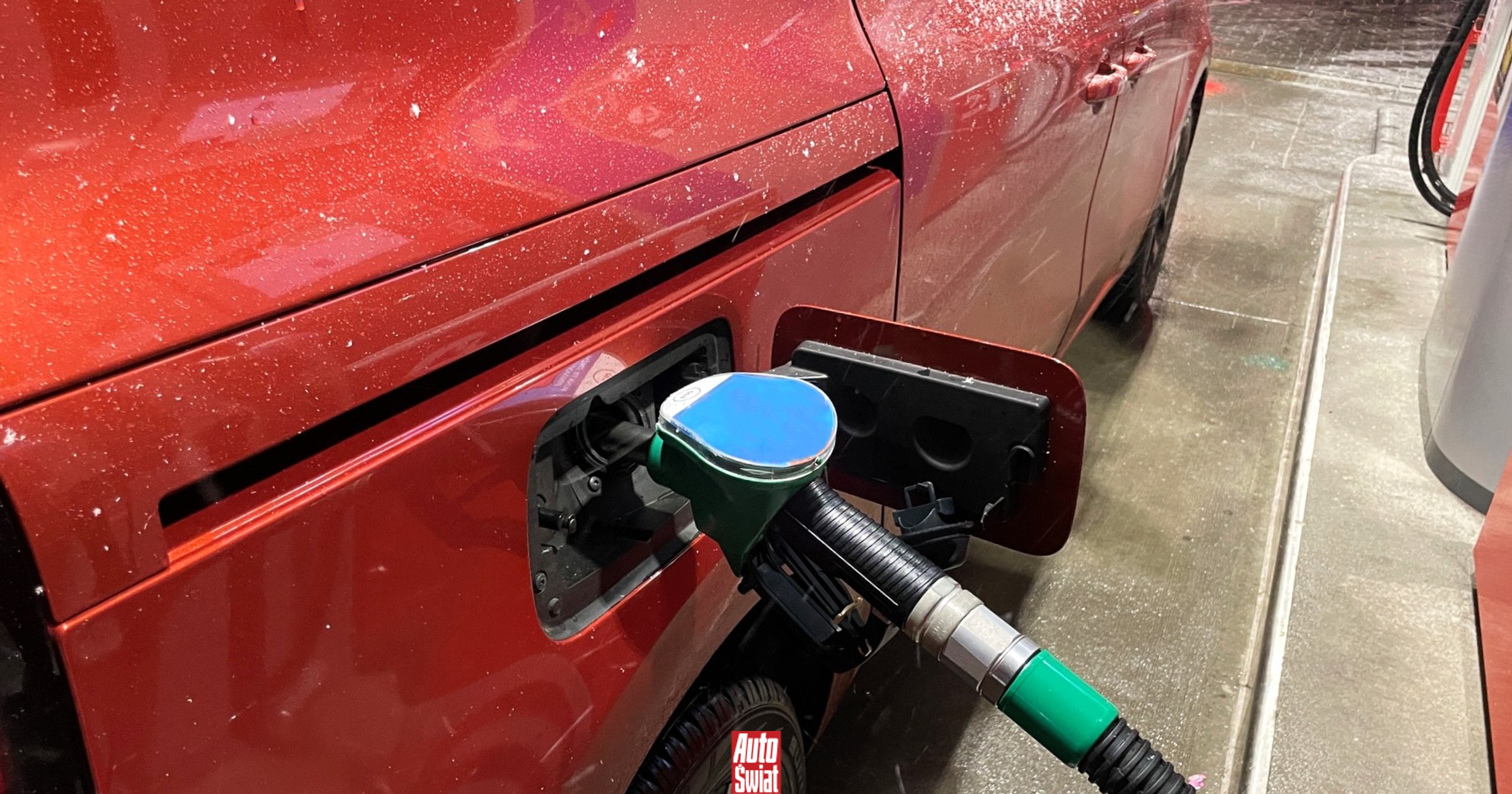 Są nowe prognozy cen paliw. Podczas ferii będą niewielkie zmiany