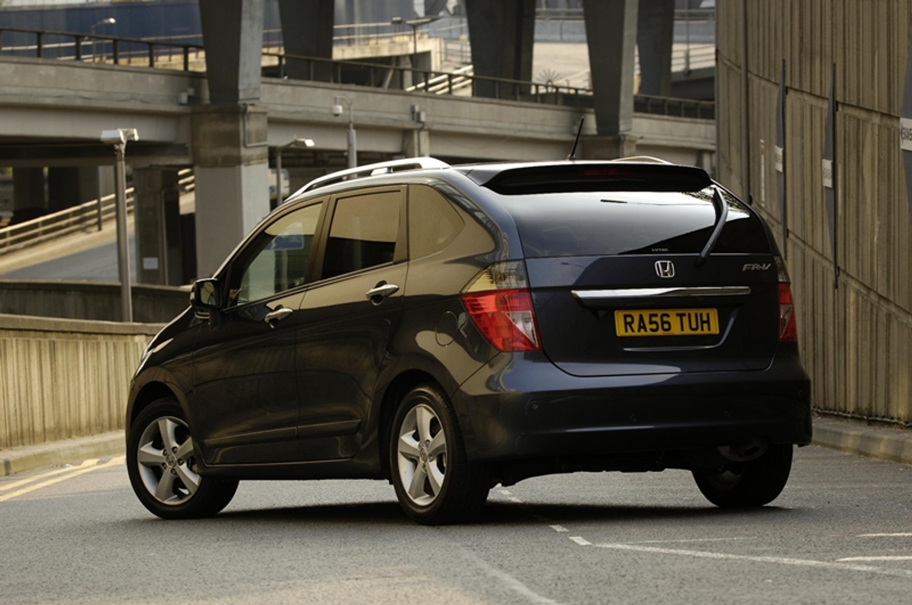 Nieszczęśliwa Honda FR-V