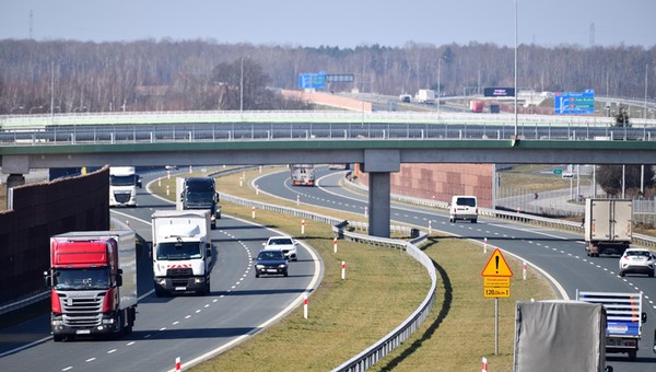 Te pojazdy nie wyjadą na drogi w święta. Wyjaśniamy, kogo dotyczy zakaz
