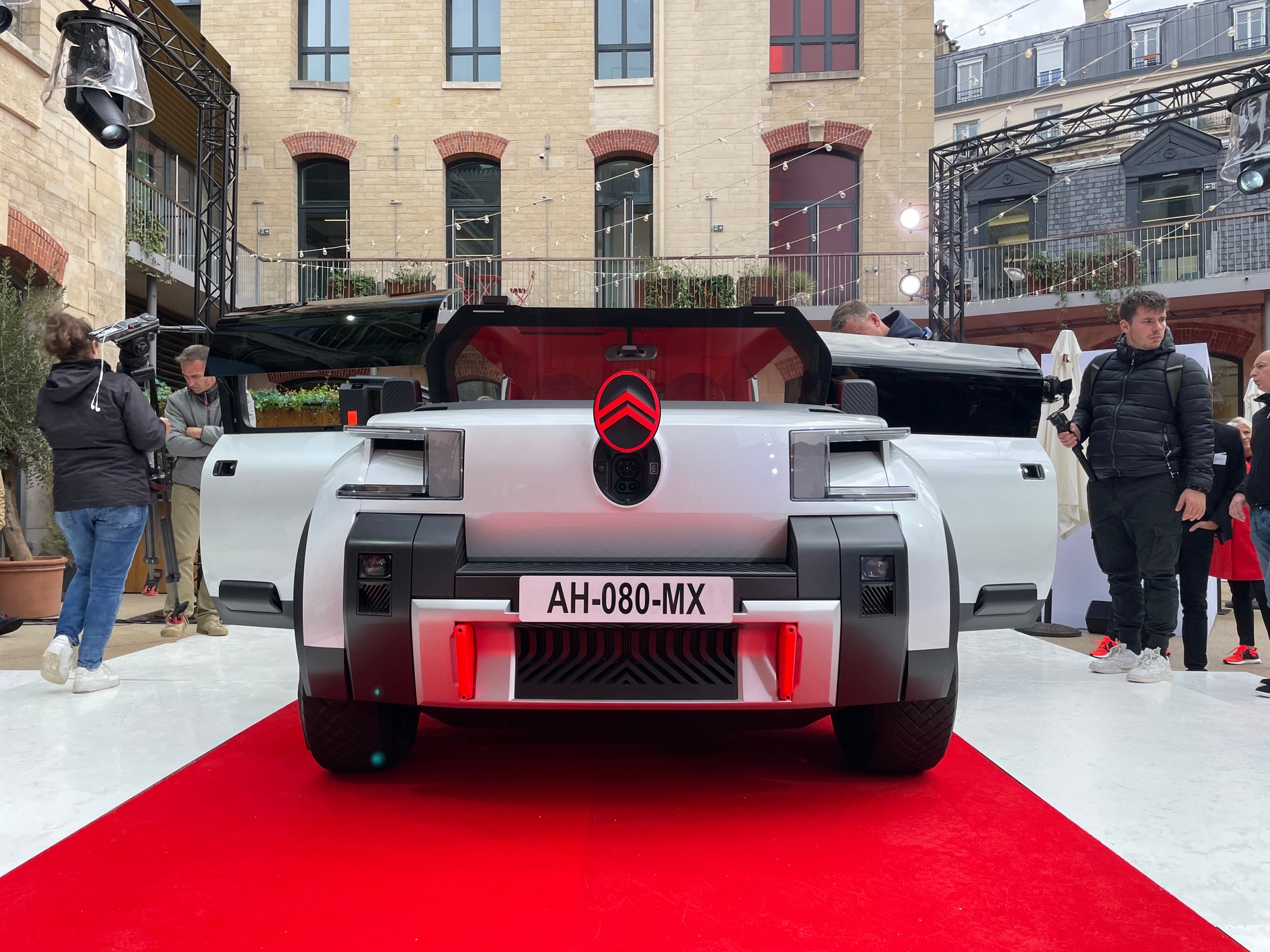 Pod nowym znaczkiem Citroena skrywa się gniazdo CCS