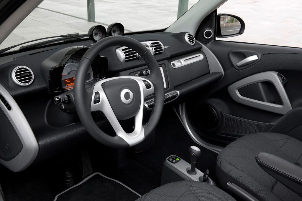 Smart ForTwo 2011 oszczędniejszy i piękniejszy