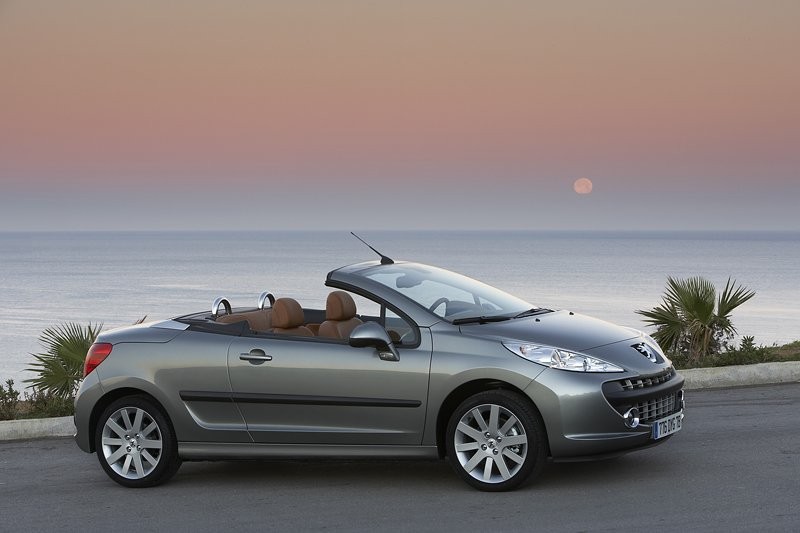Peugeot w Genewie: niebo nad głowami w nowym 207 CC