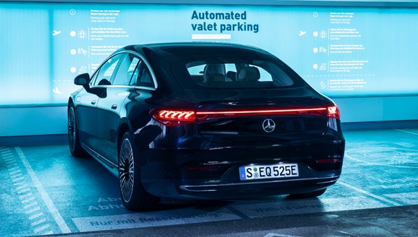 Mercedes-Benz INTELLIGENT PARK PILOT