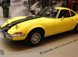 Opel GT ma 50 lat: tylko latanie jest piękniejsze