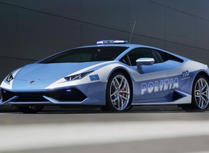 Policyjne Lamborghini ekspresowo przewiozło nerkę do przeszczepu [Wideo]