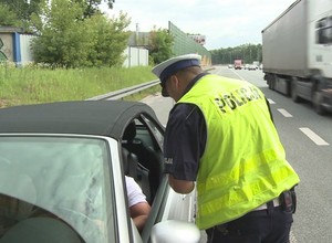 Kłopoty z oświetleniem – jak uniknąć zatrzymania dowodu rejestracyjnego?