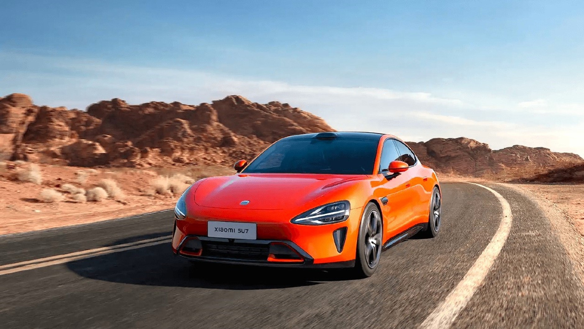 To najbardziej pożądane ze wszystkich chińskich aut. Na torze Nürburgring Xiaomi SU7 ściga się z Porsche Taycanem jak równy z równym. Ale w statystykach sprzedaży nie daje mu szans. W zeszłym roku SU7 znalazł 411 082 nabywców. Wyłącznie w Chinach, bo tylko tam jest oferowany. Taycan? 16 339. Na całym świecie. Sądząc po rekordowej liczbie zamówień (289 tys. w godzinę) niebawem SU7 zostanie sprzedażowo pokonane przez SUV-a YU7 – kolejny bestseller Xiaomi.