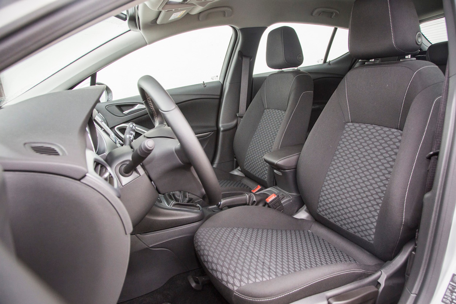 Opel Astra - na rynku od 2015 r., kosztuje od 59 900 zł