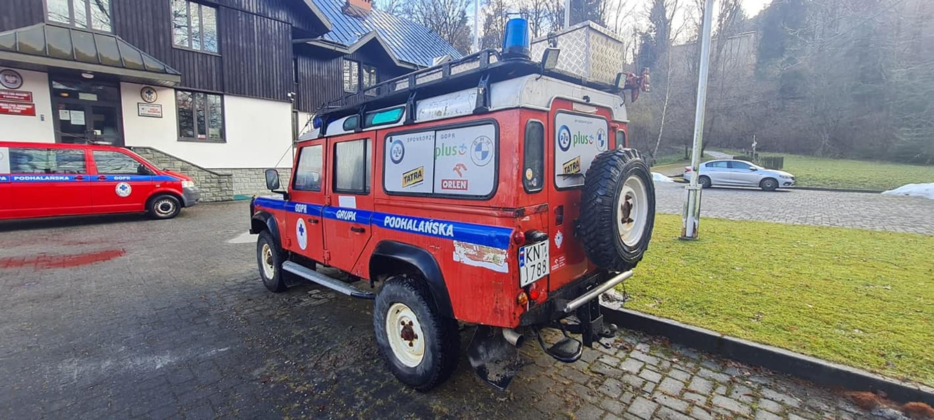 GOPR sprzedaje dwa Defendery