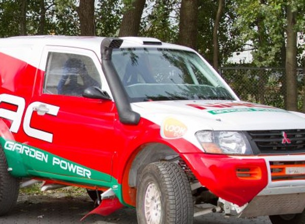 5 Mitsubishi Pajero wystartuje w Maroku