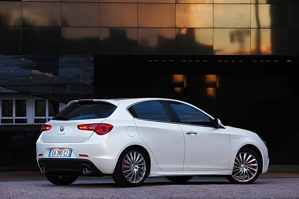 Alfa Romeo Giulietta: wnętrze i nowe zdjęcia