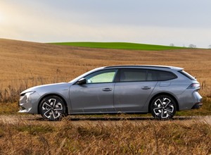 Peugeot 508 SW to piękne rodzinne kombi. W sam raz dla nowoczesnej rodziny