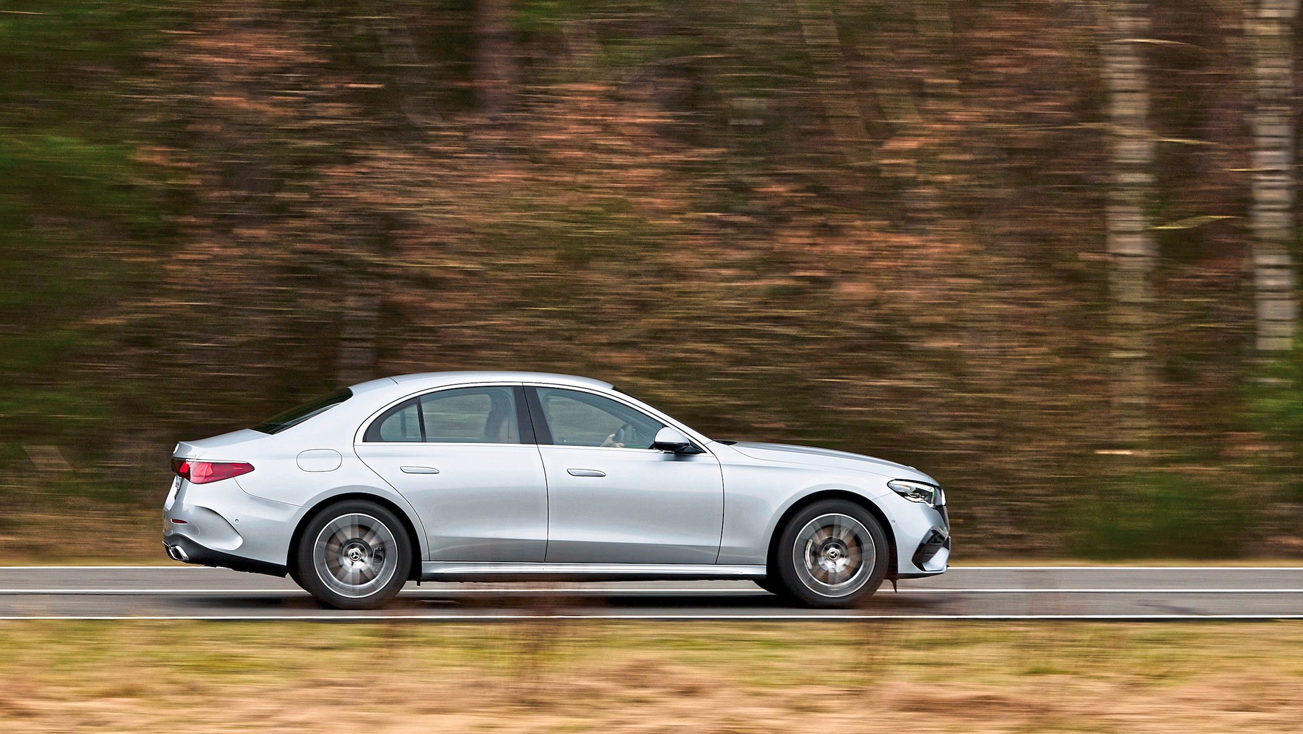 Mercedes E 400 e kontra Volvo S90 T8
