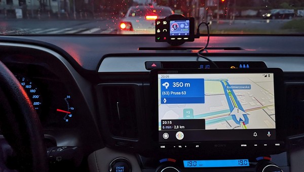 Już nie tylko Google Maps, czyli Android Auto z nowymi nawigacjami – pierwszy test