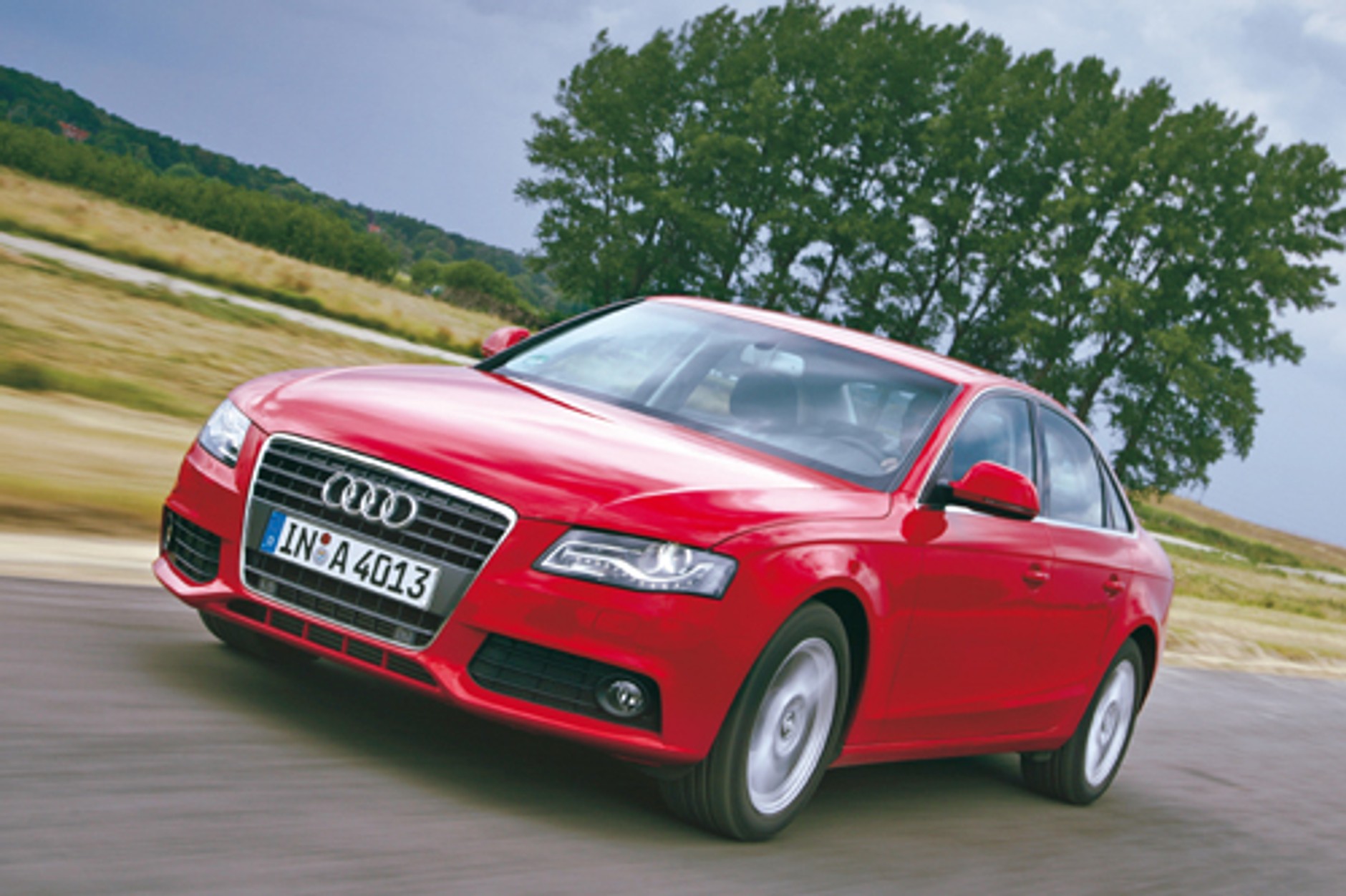 Nowa Skoda Superb kontra VW Passat i Audi A4 - Porównanie trzech limuzyn z jednej stajni