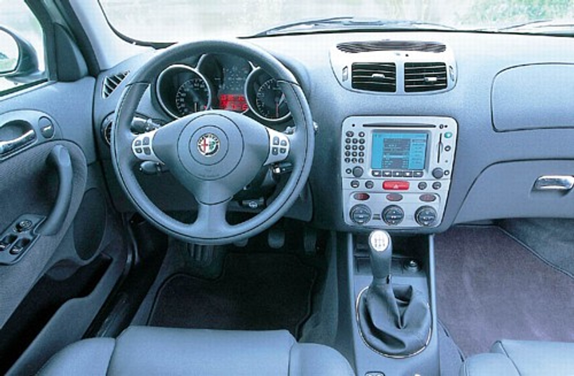 Alfa Romeo 147 2.0 16V TS Distinctive, Audi A3 2.0 16V FSI Attraction, Renault Mégane 2.0 16V Luxe Dynamique - Nie bać się designu