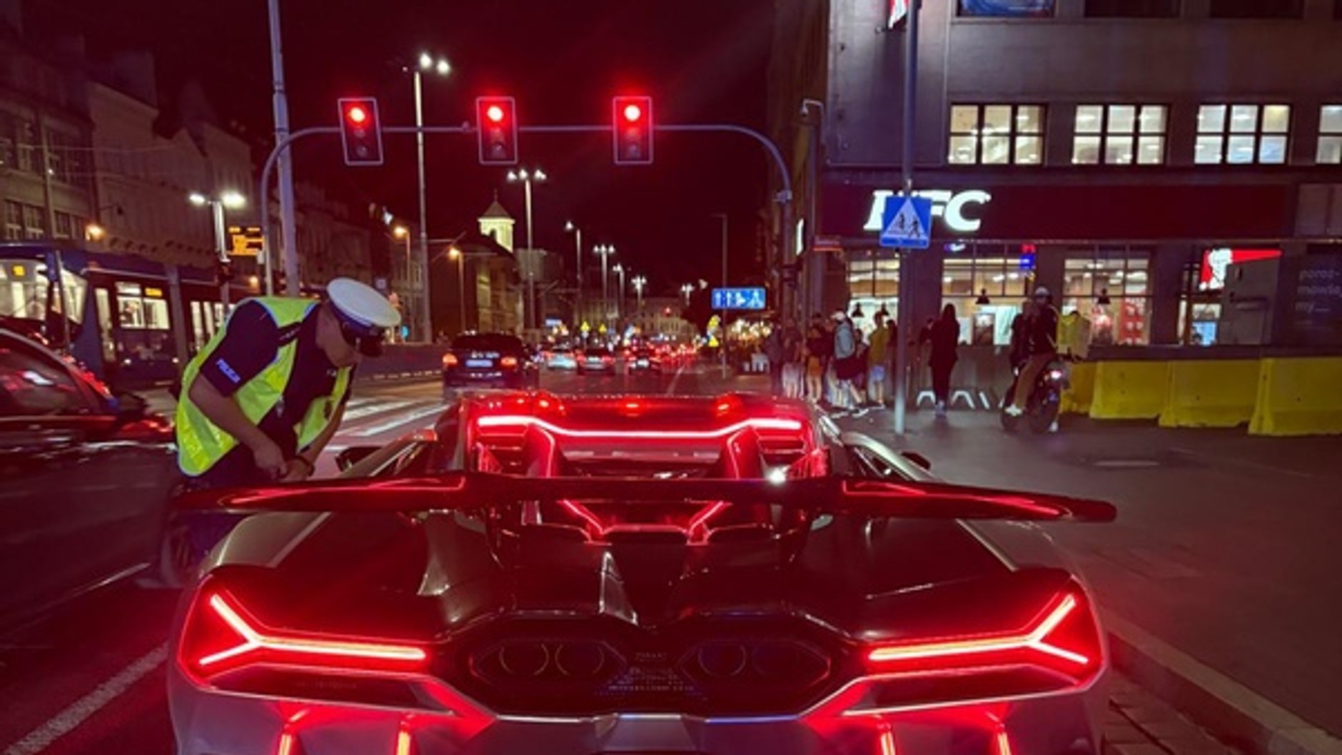 Wrocławska drogówka sprawdzała wydechy w samochodach