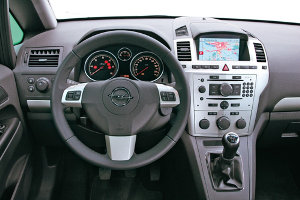 Cztery minivany z silnikami diesla