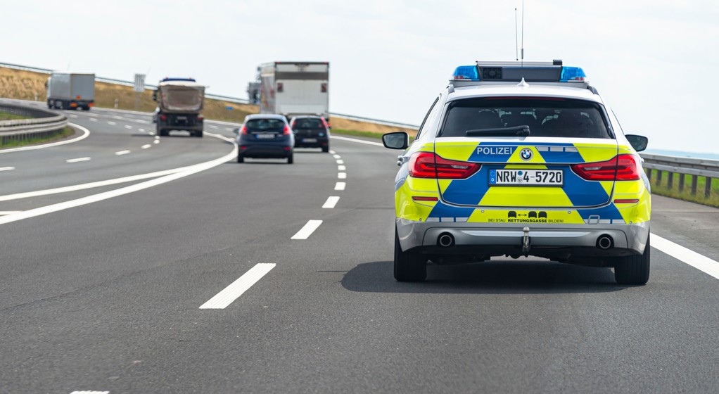 Niemiecka policja. Patrol na autostradzie - zdj. ilustracyjne