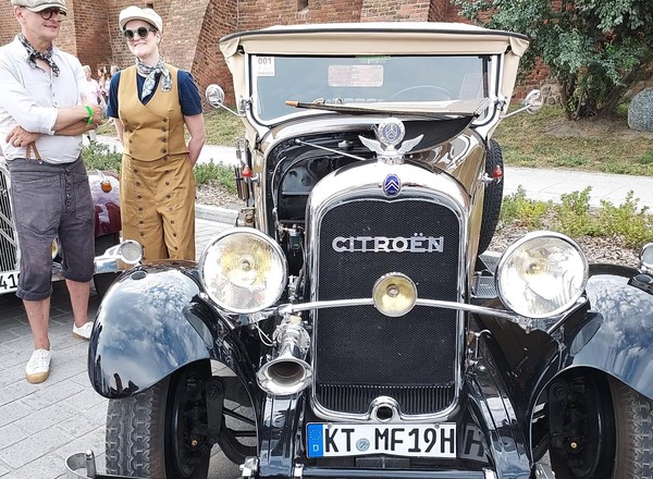 Tysiąc "cytryn" w Toruniu. Byliśmy na światowym zlocie Citroenów