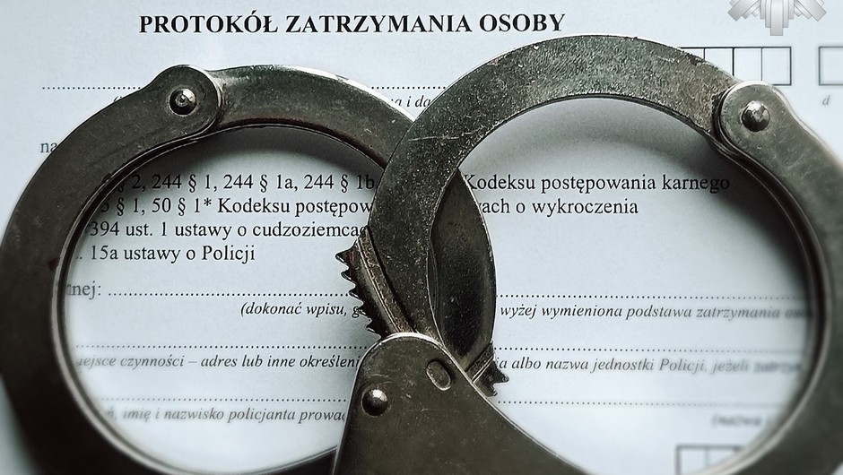 Nietrzeźwy kierowca z 5 sądowymi zakazami prowadzenia pojazdów zatrzymany w Kawęczynie