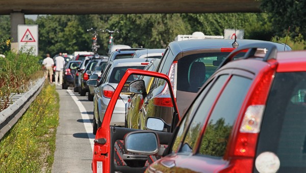 Gigantyczne korki na niemieckich drogach. Kierowcy stracili ponad 333 tys. godz. i mln euro