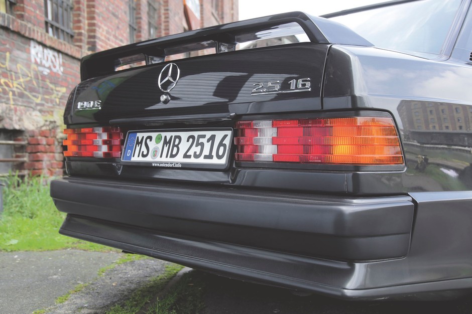 Mercedes 190 E 2.5-16 - Baby-Benz dojrzał dzięki 16V
