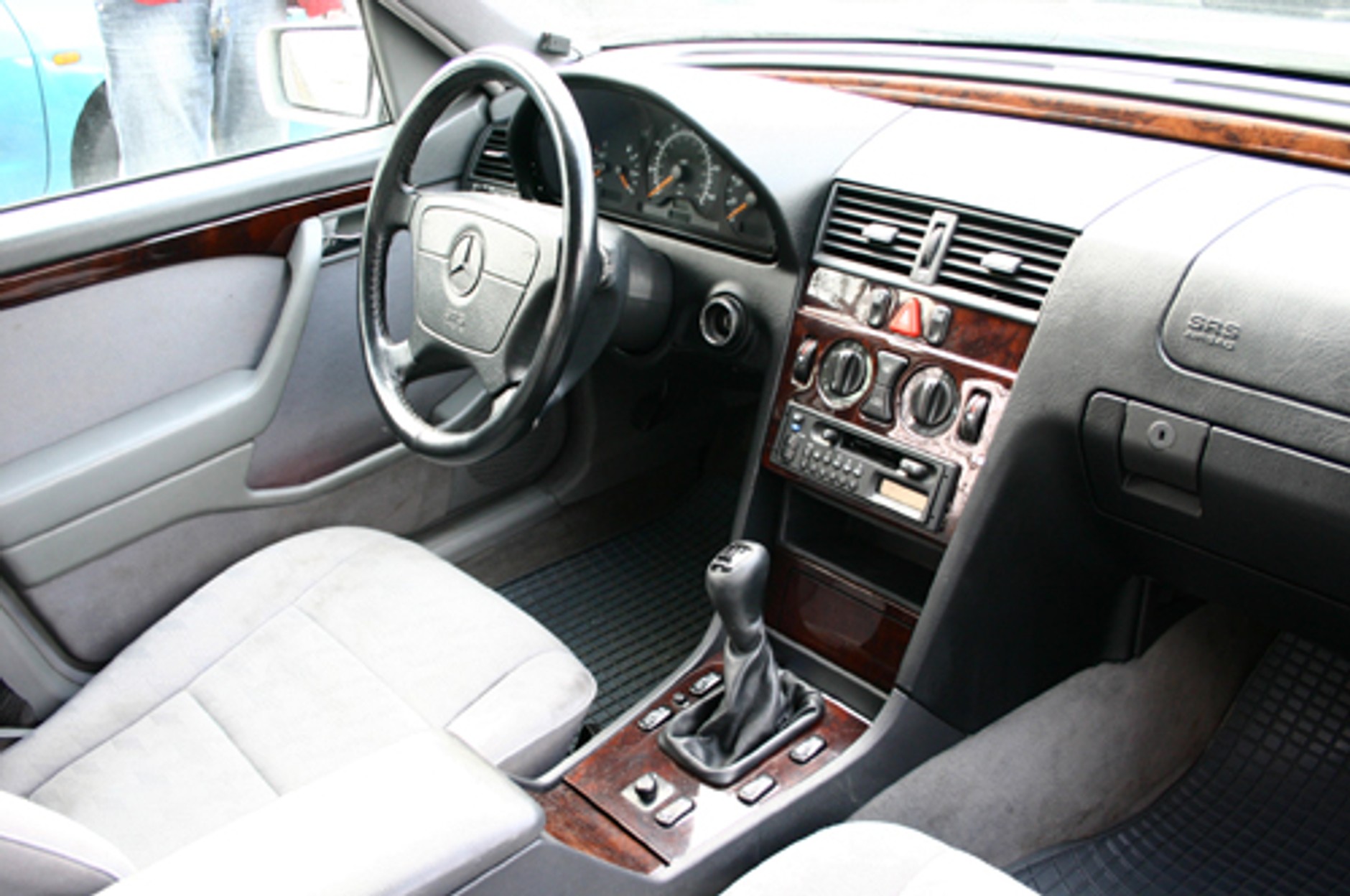 BMW serii 3 kontra Mercedes klasy C - Idea ta sama, charakter już nie