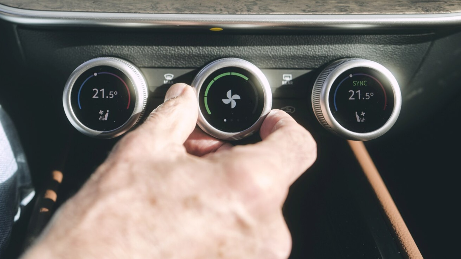 Nowa Skoda Superb Combi – trzy pokrętła regulacji