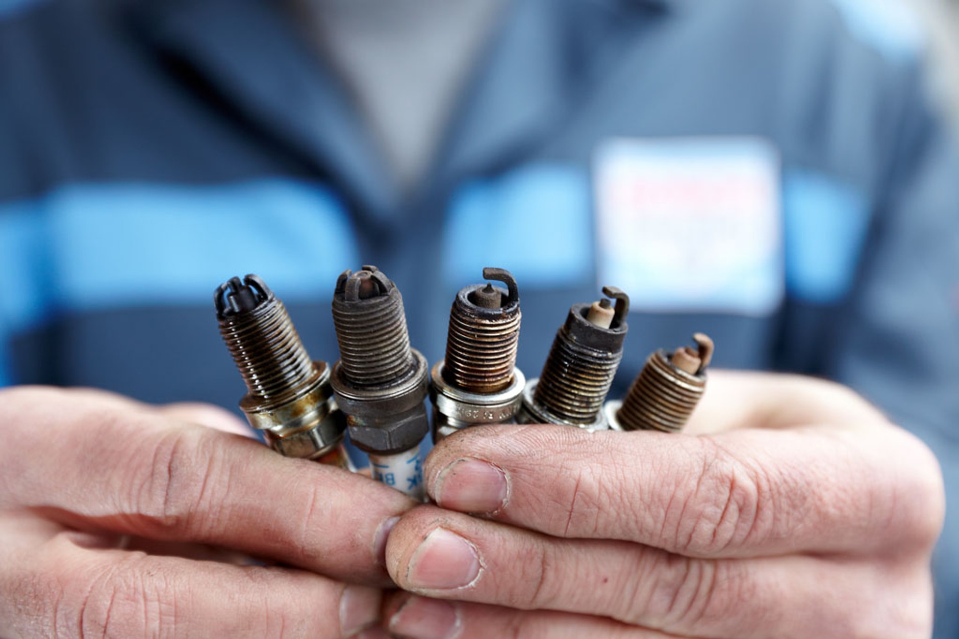 Jak wybrać i wymienić świece zapłonowe?