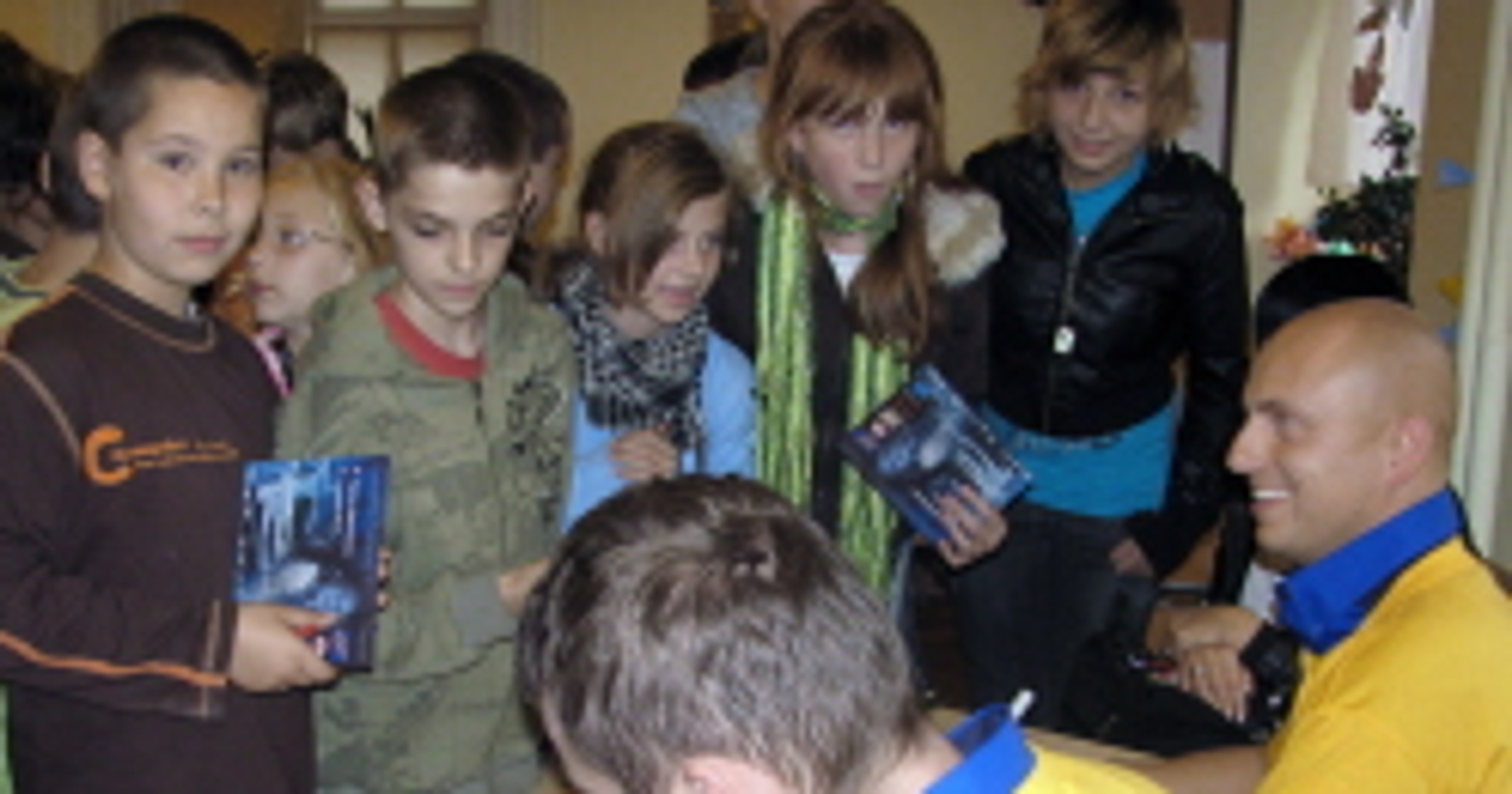 Rajd Dolnośląski 2009: załoga SPRT wśród dzieci