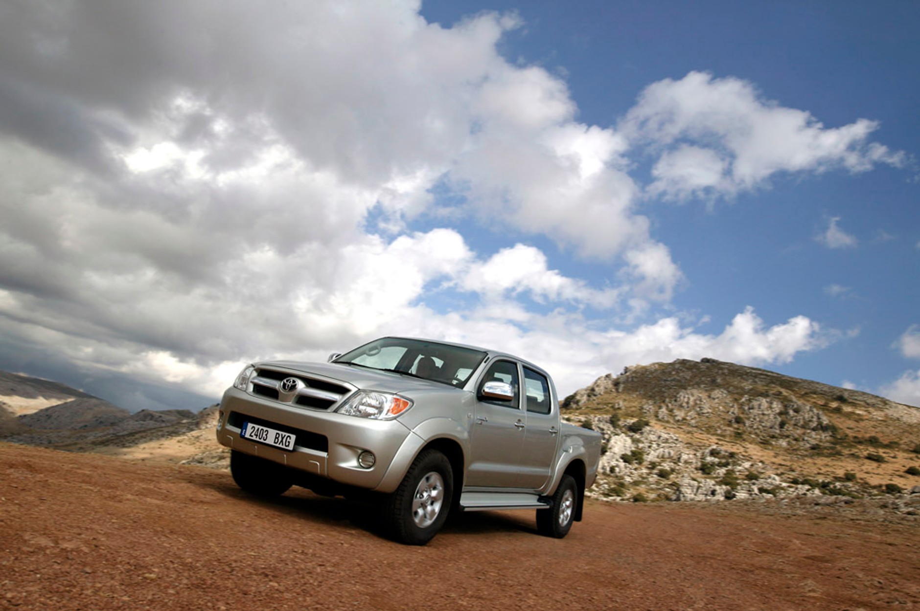 Używana Toyota Hilux: ciężarówka 4x4