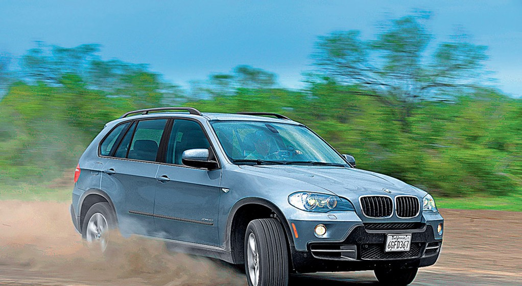 Test opon letnich w rozmiarze 255/55 R 18: jakie gumy kupić do SUV-a