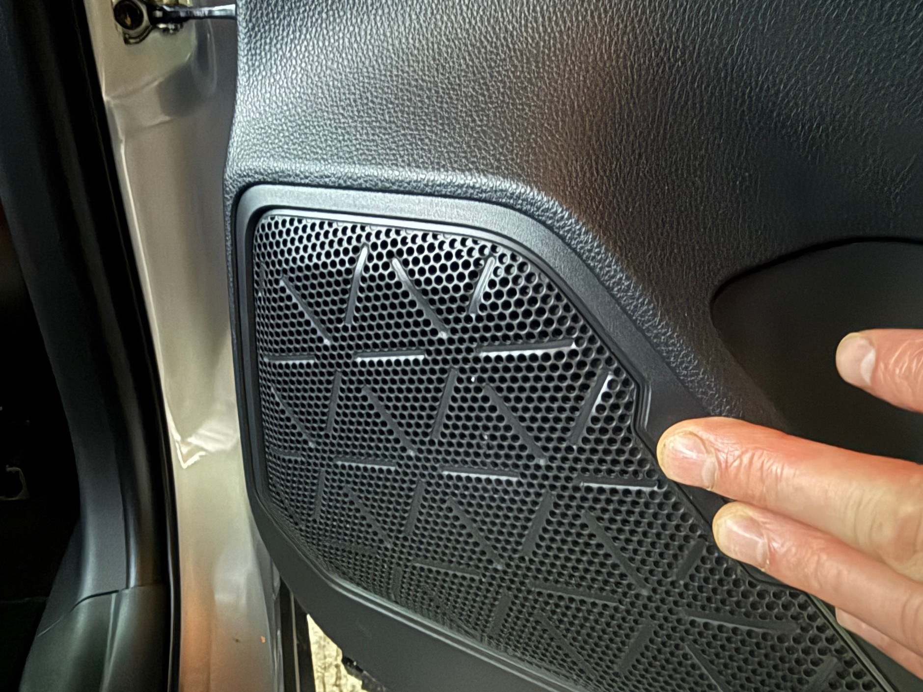 Czasem standardowe nagłośnienie jest niewiele gorsze od tego, za które trzeba zapłacić kilka tys. zł