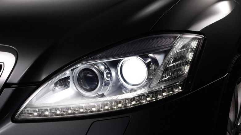 Mercedesy z jaśniejszymi ksenonami