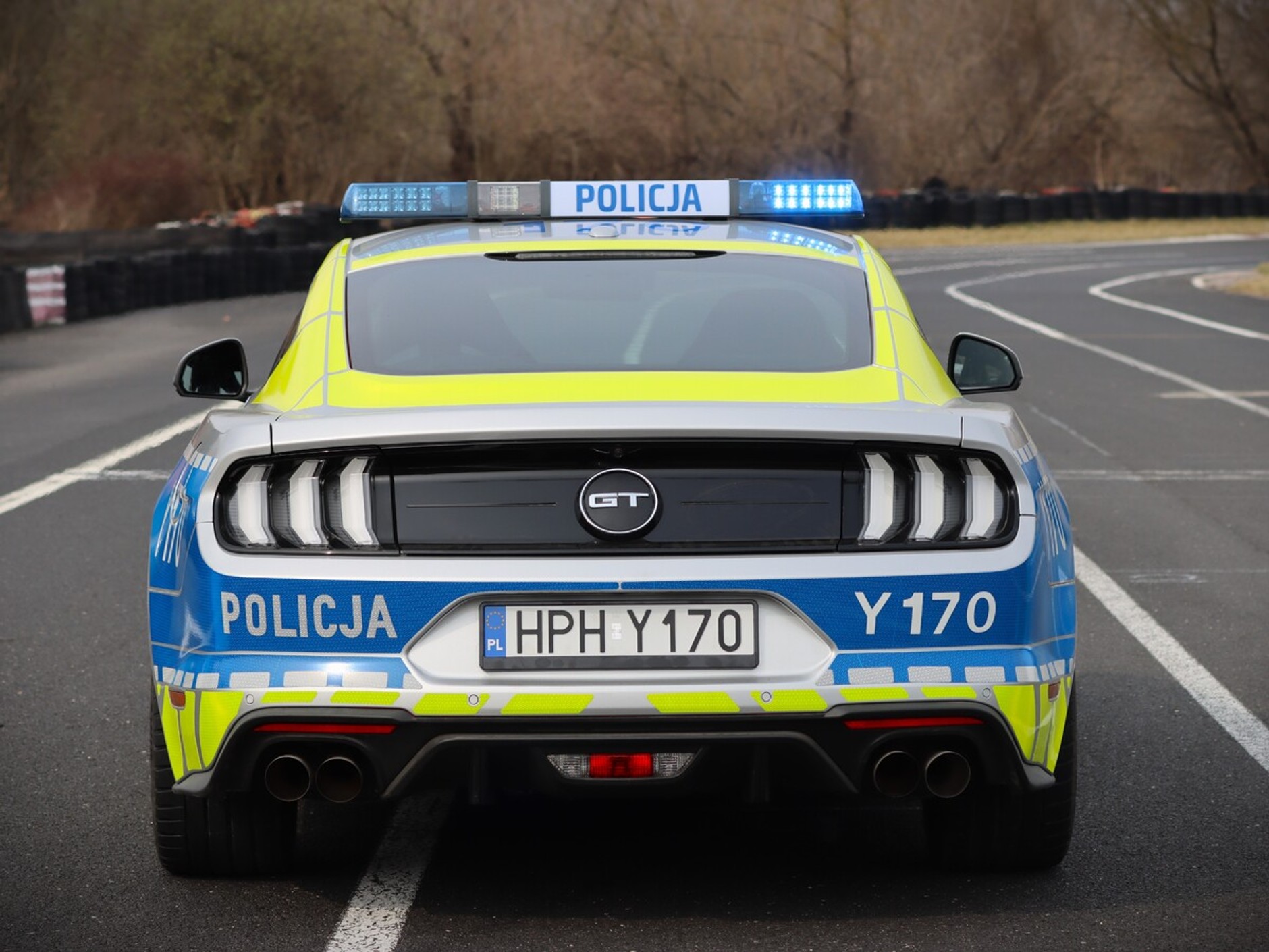 Policyjny Ford Mustang 5.0 V8