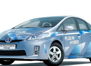 Toyota Prius Plug-in Hybrid już w polskich salonach