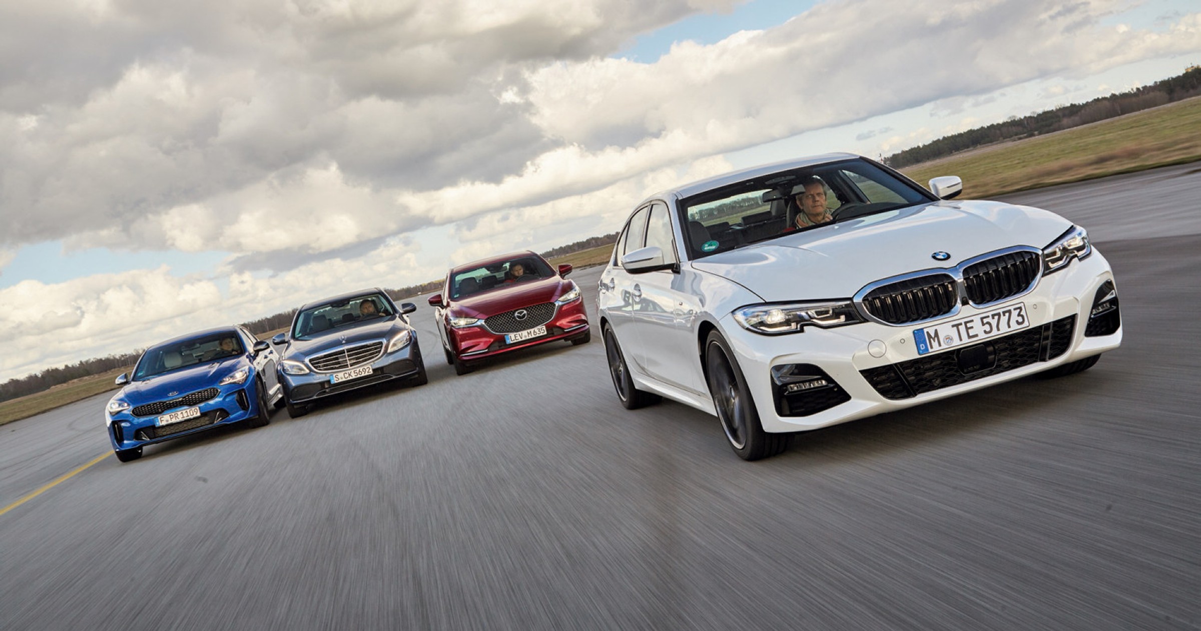 Porównanie: Kia Stinger, Mazda 6, Mercedes klasy C i BMW serii 3