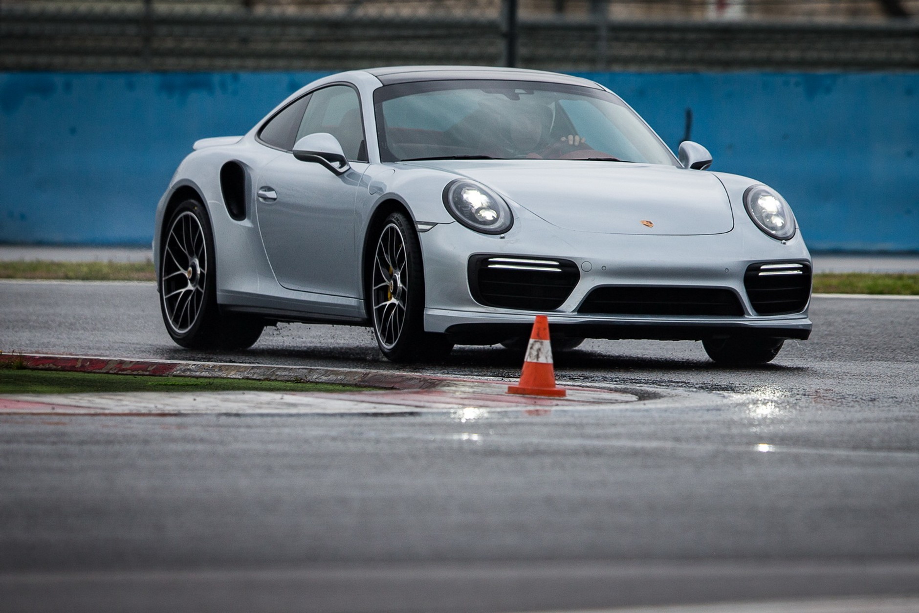 Porsche Carrera S i Turbo S na torze Istanbul Park