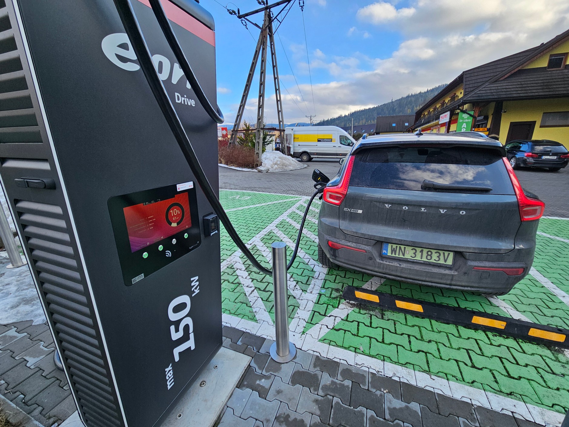 Na żadnej ze stacji ładowania nie udało się osiągnąć parametrów nominalnych. 